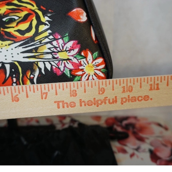 ED HARDY Siberia Tiger Shoulder Bag | NWOT | MSRP $159 | w/ Dust Bag - Picture 4 of 8